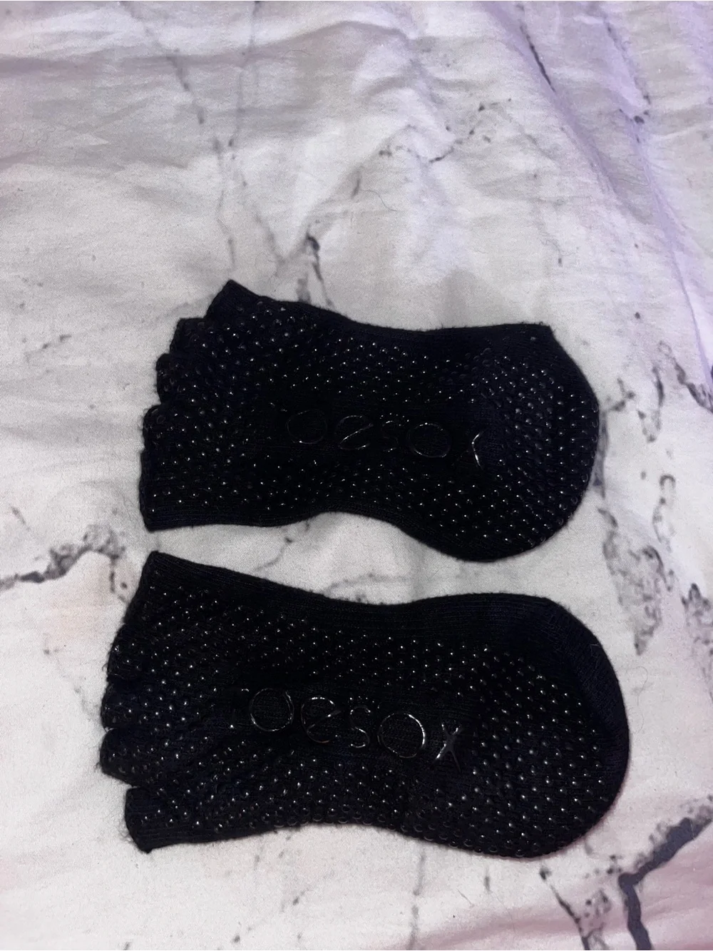 toesox Black Non-Slip Half Toe Grip Socks - Picture 1 of 5
